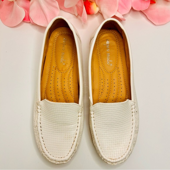 Super Mode® Shoes - SuperMode White Leather Moccasins Women’s Size 8.5 | Classic Loafer Flats